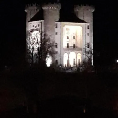 公寓 Mansarda Le Chateau